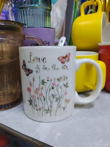 love is: Кружка с ложечкой «Love is in the air» - Материал: керамика/фарфор — 1