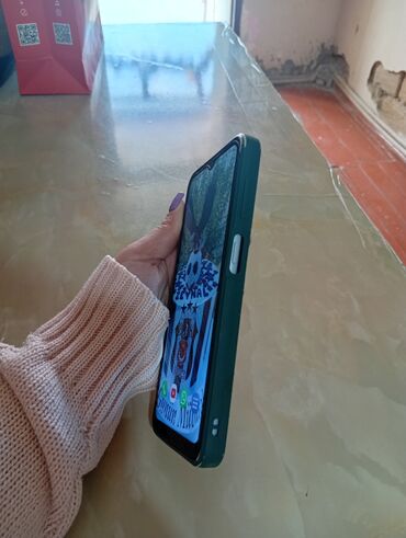 Samsung: Məhsul: Android smartfon - Ekran: tam ekran dizayn, damla tipli ön — 12