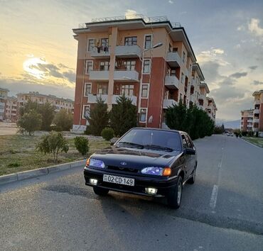 Bu, qara rəngli Lada Samara sedan avtomobilidir. Avtomobilin dörd