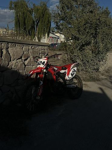 хонда эндуро: Эндуро/кросс мотоцикл Honda (стайлинг CRF) в красно-белой раскраске с — 7