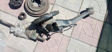 Ступицы: Задняя левая Ступица Mitsubishi 2001 г., Б/у, Оригинал, Япония