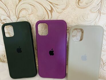 чехлы для ноутбука: Силиконовые чехлы для iPhone разных моделей, представленные в трех