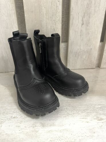 одежды для новорожденных: Детские ботинки челси черного цвета. - Материал верха: гладкая