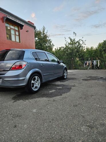 Opel: Opel Astra H – 5 qapılı hetçbek - Ban növü: hetçbek, 5 qapı - Rəng — 6