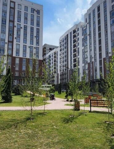комната с подселением для парней: 3 бөлмө, 100 кв. м, Элитка, 12 кабат, ПСО (өзү оңдоп түзөтүп бүтүү үчүн)