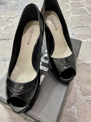 обувь жорданы: Туфли 37, цвет - Черный
