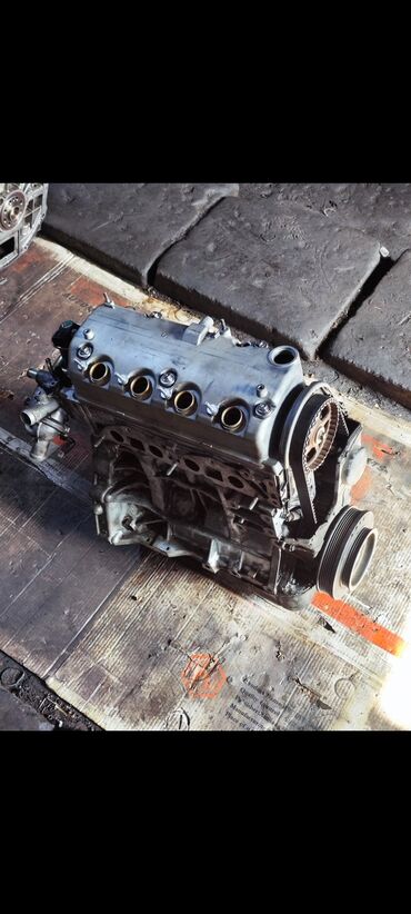 Двигатели, моторы и ГБЦ: Бензиновый мотор Honda 1.7 л, Оригинал