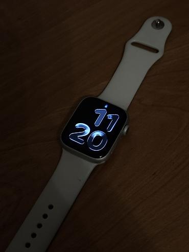 apple whatch 3: Apple Watch 8 series 46 mm – kvadrat ekranlı, açıq rəngli silikon — 1