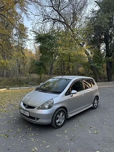camry 2005: Honda Fit: 2002 г., 1.3 л, Автомат, Бензин, Хэтчбэк — 1