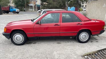 автомобил мерседес: Mercedes-Benz 190: 1988 г., 2 л, Механика, Бензин, Седан