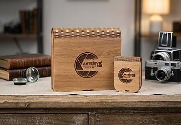 Drvena USB memorija i kutija za isporuku fotografija/video zapisa –