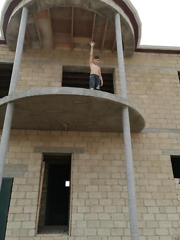 sekide torpaq sahesi satilir: 8 otaq, 277 kv. m, Təmirsiz — 8