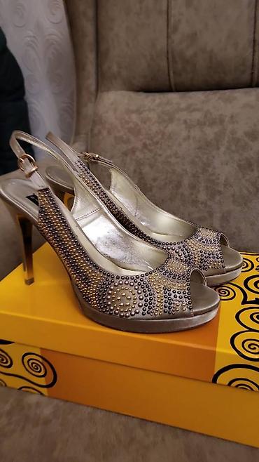 Basanoşka və səndəllər: Burberry, Ölçü: 37, rəng - Boz, İşlənmiş — 1