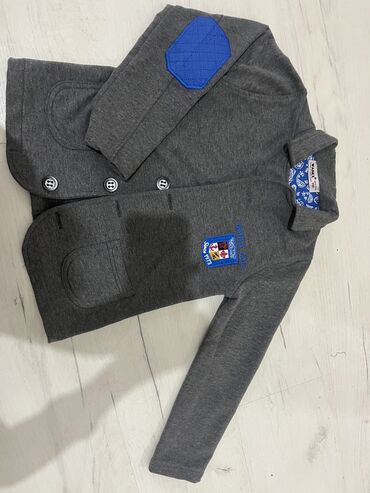пиджаки мужские: Трикотажный стильный пиджак на 3-4/5 лет в новом состоянии