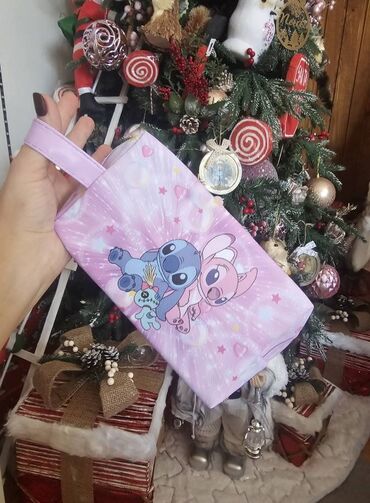 Ostale dečije stvari: Stitch pernica
1600din
Uz pernicu ide jedan sjaj i dve gumice — 12