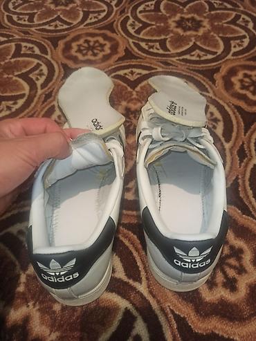 бут кимдер: Эркектердин кроссовкасы, 43, Adidas, Колдонулган, түсү - Ак — 6