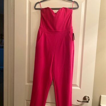 голубые женские костюмы: Qadın üçün parlaq çəhrayı rəngdə kombinezon - Model: qayçı dekolteli