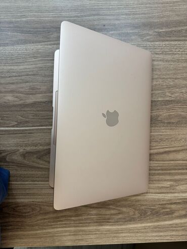 Apple MacBook: MacBook Air 13" Retina (2018) – Qızılı rəng Texniki xüsusiyyətlər: - — 3