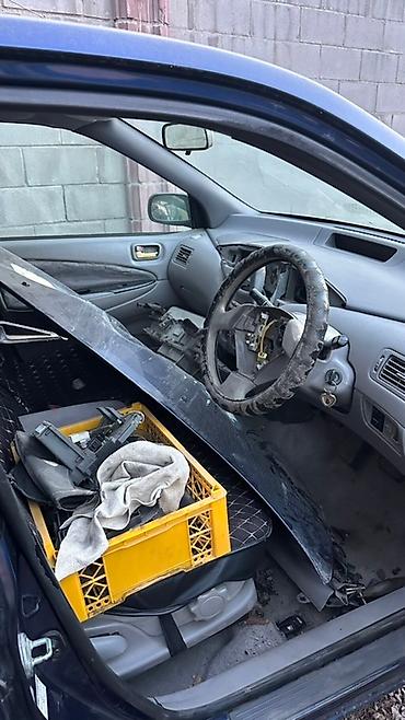 титановый: Toyota Prius: 2001 г., 1.5 л, Вариатор, Гибрид, Седан — 5