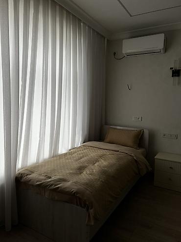 Посуточная аренда комнат: Сдаются комнаты в красивом чистом хостеле в центре города Ош . Имеются — 8