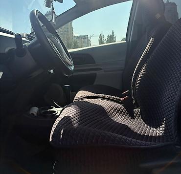 Toyota: Toyota Prius C: 2012 г., 1.5 л, Вариатор, Гибрид, Хэтчбэк — 4