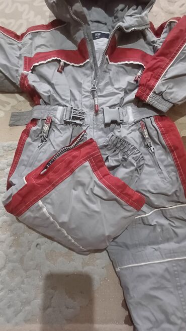 Верхняя одежда: Продаётся детские комбинезоны в отличном состоянии для ребёнка от — 4