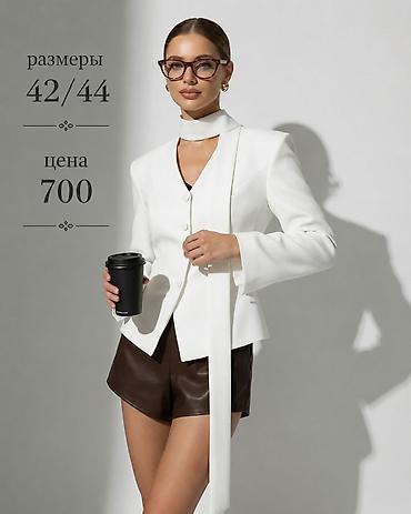 Пиджаки, жакеты: Пиджаки белые 42 и 44 размера (700 в розницу) также можно оптом, цена — 11