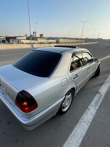 mersedes s: Mercedes-Benz C-Class: 2.2 l | 1999 il Sedan — 10