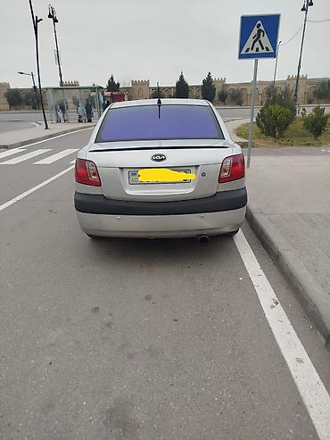 ravon r4 arenda: Kia Rio: 1.5 l | 2007 il Sedan — 2