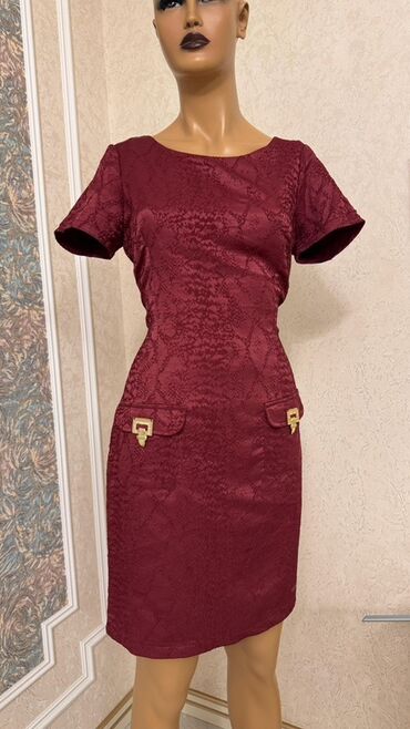 Kokteyl donlar: Zərif ziyafət geyimləri kolleksiyası - Model 1: Tünd bənövşəyi, tam — 38