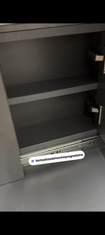 Komode: Komoda sa skrivenim pregradama Se izradjuje u Univera debljine 18mm — 13