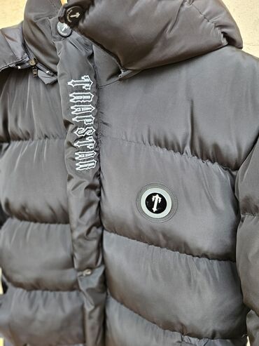 Winter jackets: Prodajem novu originalnu zimsku jaknu Trapstar. Veličina se piše L