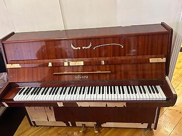 Akkord pianino - Model: “Аkkord” - Korpus: qırmızı-qəhvəyi polirol