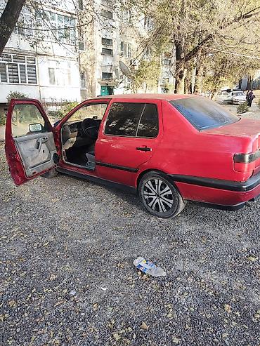 benda 700: Volkswagen Vento: 1992 г., 1.8 л, Механика, Бензин, Седан — 3