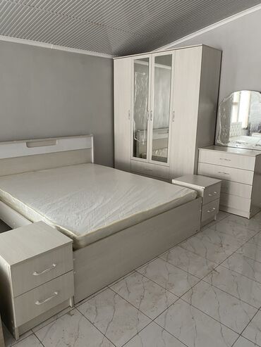 Кровати: Спальный гарнитур, Двуспальная кровать, Тумба, цвет - Серый, Новый