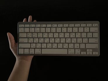 пк в полном комплекте: Клавиатура, Apple, Мембранная, Bluetooth подключение, Размер: 75%