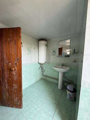 Продажа коттеджей и домов: 4 комнаты, 90 м², 5 соток, Бишкек, Риэлтор — 12