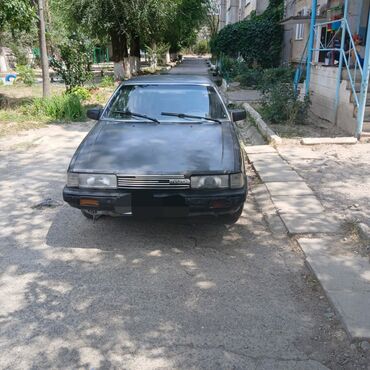 спортивные машина: Mazda 626: 1987 г., Седан