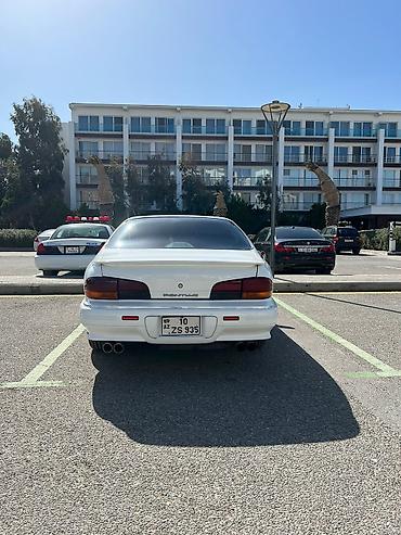 qabaq şüşə: Pontiac Bonneville sedan – ağ rəng, tam ölçülü Amerikan sedanı. salam — 7