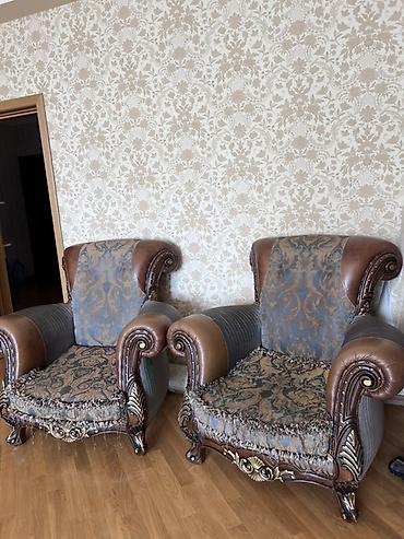 salon divan: Klassik üslubda qonaq otağı dəsti Tərkibi: - 1 ədəd üçlü divan - 2 — 3