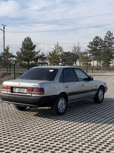 Mazda: Mazda 626: 1988 г., 2 л, Механика, Бензин, Седан — 6
