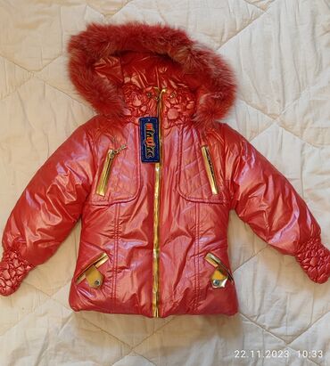 детские зимние куртки с мехом: Продается новый детский комбинезон на девочку на рост 100см, на