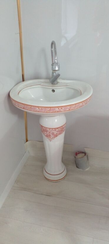 пьедесталом раковина с: Раковина для ванной, Особенности: С узором, Овальная форма, Материал: Керамика