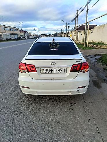 bmw e39 satilir: Sedan avtomobil – ağ rəng, 5 yerlik, önqapılar və arxa qapılarla — 6