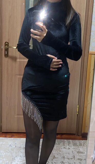 черное платье новое: Продаю платье 
Размер 42