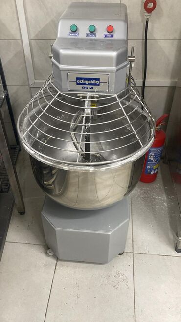 Buz aparatları: Oztiryakiler fimasina mexsus 75 kq xemir veren spiral xemiyoguran 2250