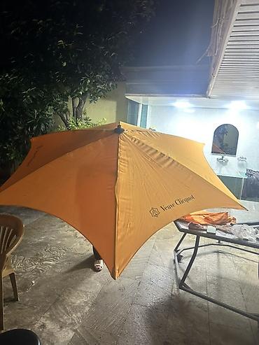 ad günü şamı: Veuve Clicquot brendli terras/bağ çətiri Salam yenidir istifadə — 1