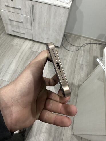 Apple iPhone: IPhone 16 Pro, 256 GB, Natural Titanium, Zəmanət, Simsiz şarj, Face ID