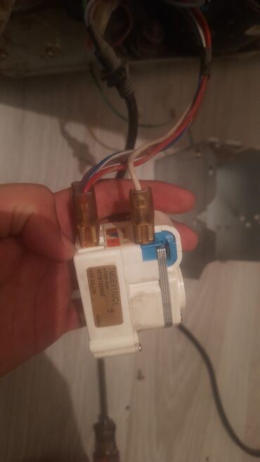 Ремонт холодильников, морозильников: Профессиональный ремонт холодильников. Я — сертифицированный мастер — 3