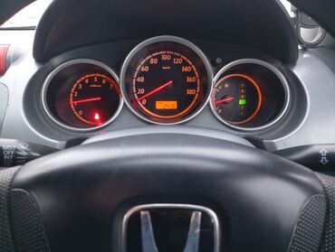 Honda: Honda Fit: 2002 г., 1.3 л, Вариатор, Бензин, Хэтчбэк — 9